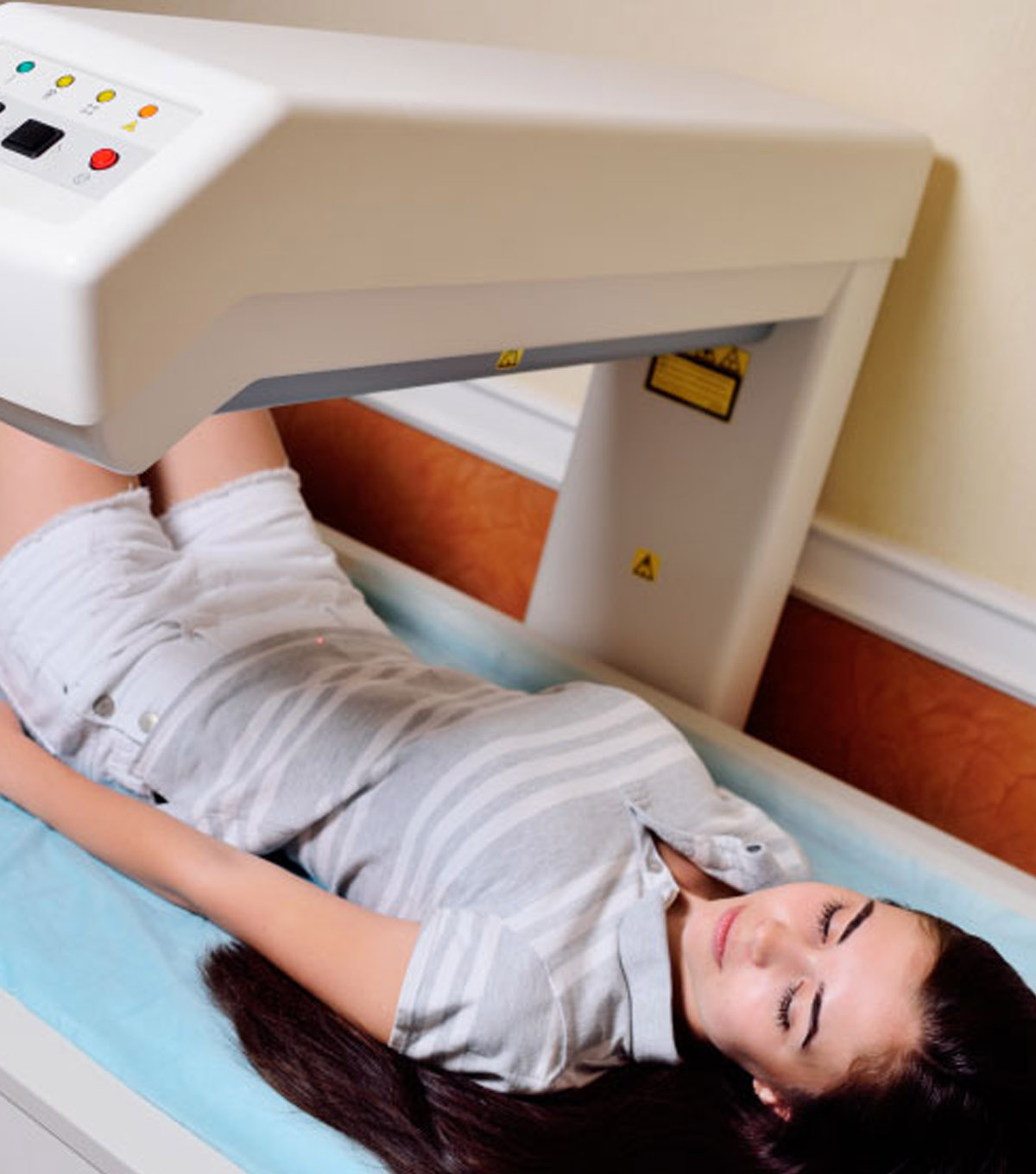 smiling radiologist standing near patient while making mammograp